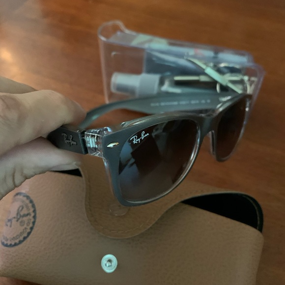 Ray Ban sun glasses - Picture 2 of 2